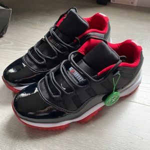 Jordan retro 11 low “Breds”